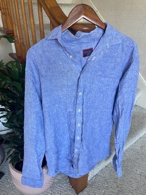 UNTUCKit Light Blue Wrinkle Resistant Vin Santo Linen Button-Down Shirt